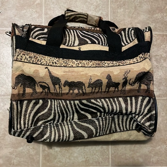 Dove tapestry Safari pattern travel tote - Picture 4 of 10